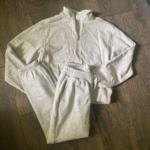 cute and comfy matching sweat set!